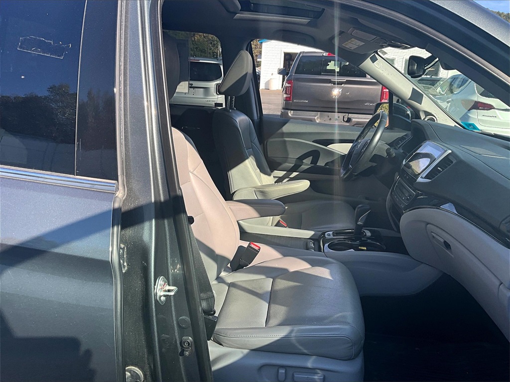 2019 Honda Ridgeline RTL-E photo 11