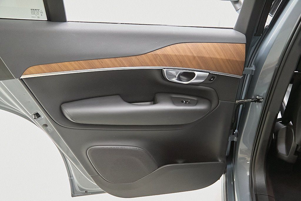 2023 VOLVO XC90 - Image 18
