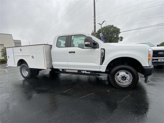 2025 Ford F-350 photo 2