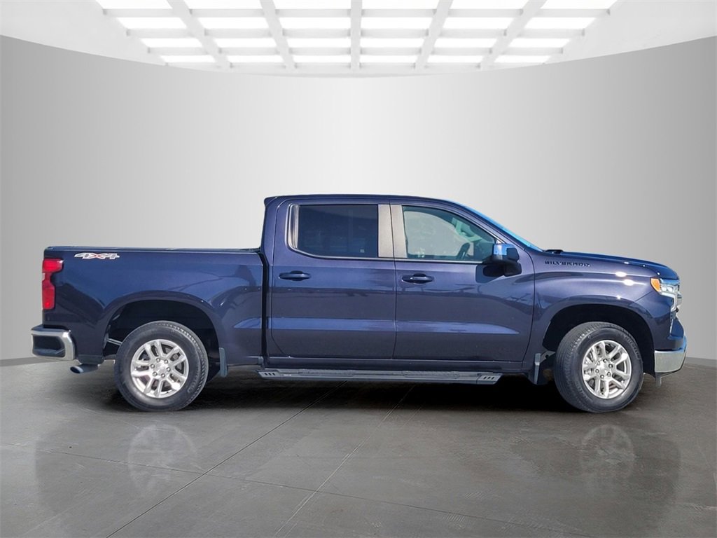 2023 Chevrolet Silverado 1500 LT photo 2