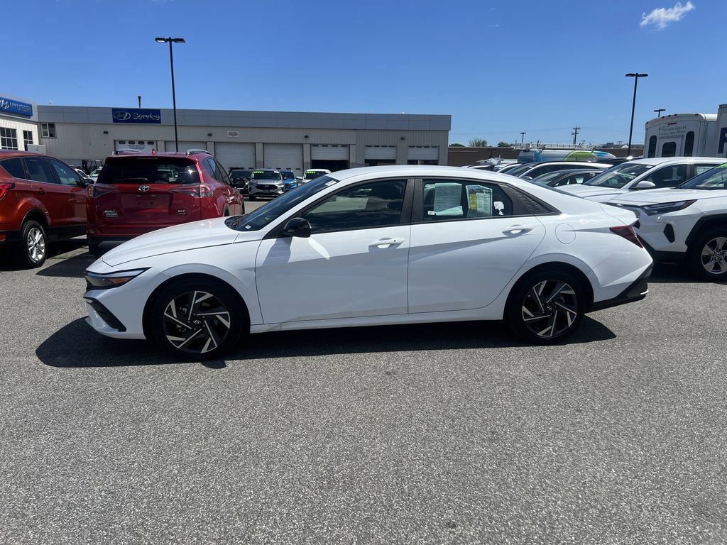 2025 Hyundai Elantra SEL Sport photo 4