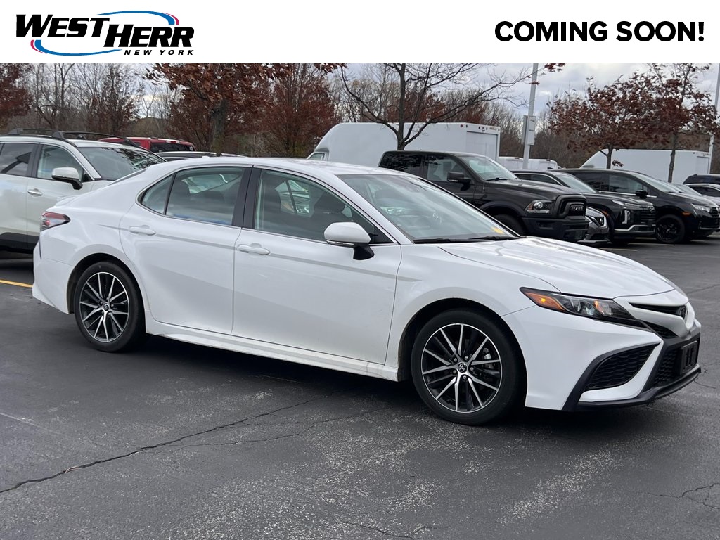 2024 Toyota Camry SE's photo
