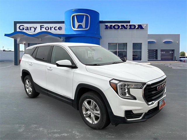 2024 GMC Terrain SLE's photo