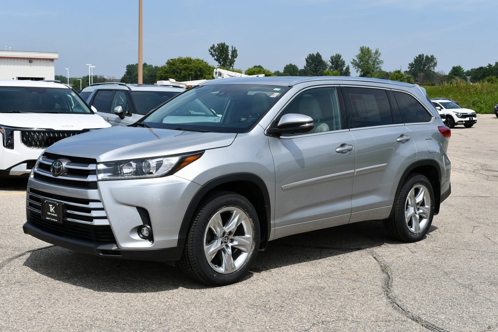 Used 2019 Toyota Highlander Limited with VIN 5TDDZRFH0KS959875 for sale in Rochester, Minnesota