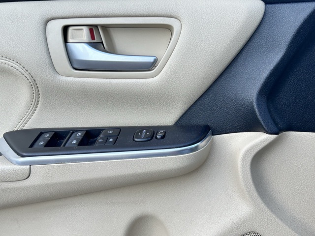 2017 Toyota Camry XLE photo 9