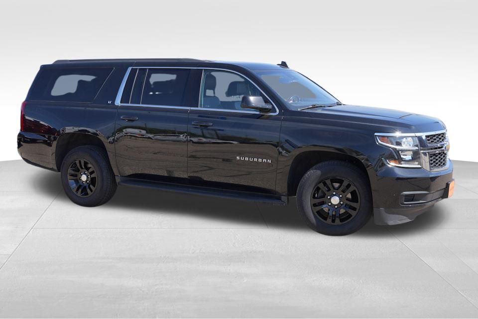 2018 Chevrolet Suburban LT photo 3