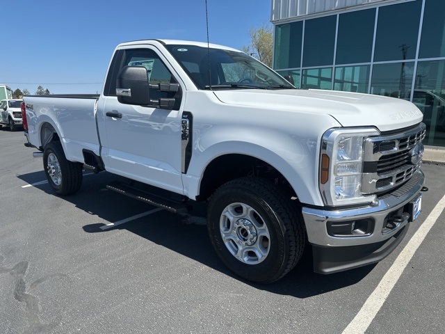 2025 Ford F-350 XLT photo 2