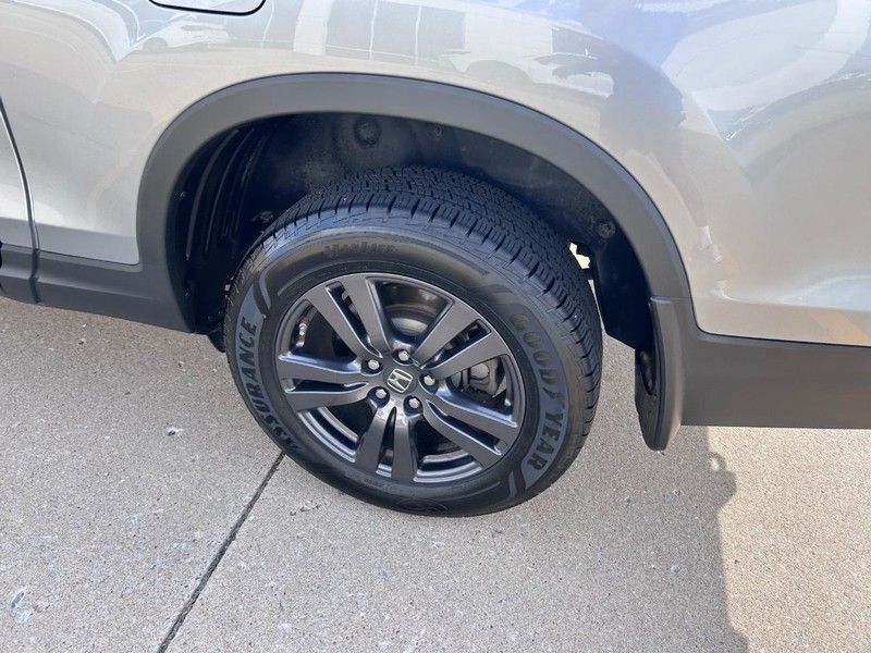 2019 Honda Ridgeline Sport photo 3
