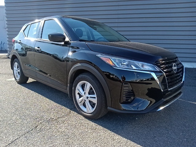 2024 Nissan Kicks S's photo