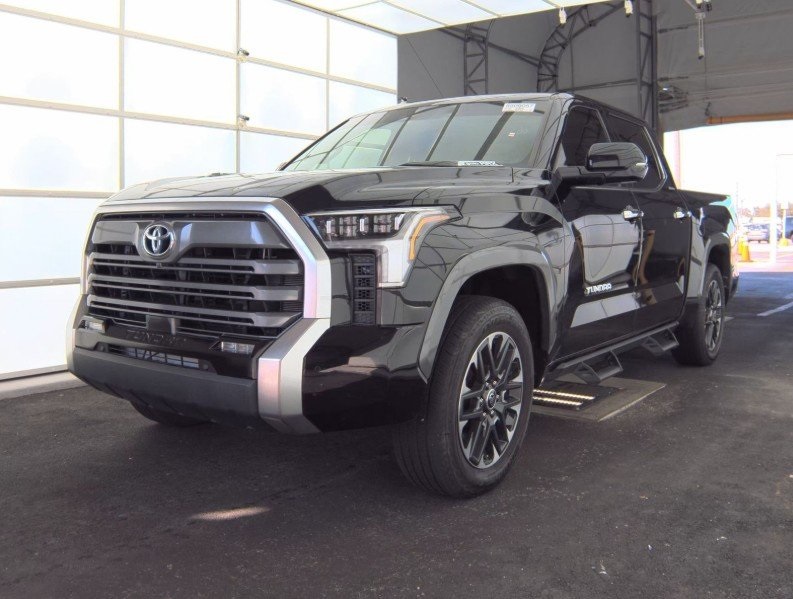 2024 Toyota Tundra Limited's photo
