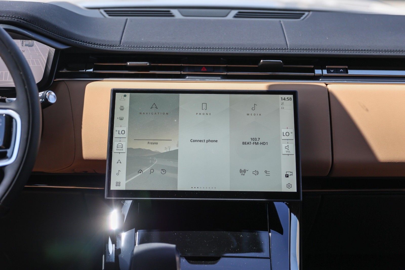 2025 Land Rover Range Rover Sport SE photo 13