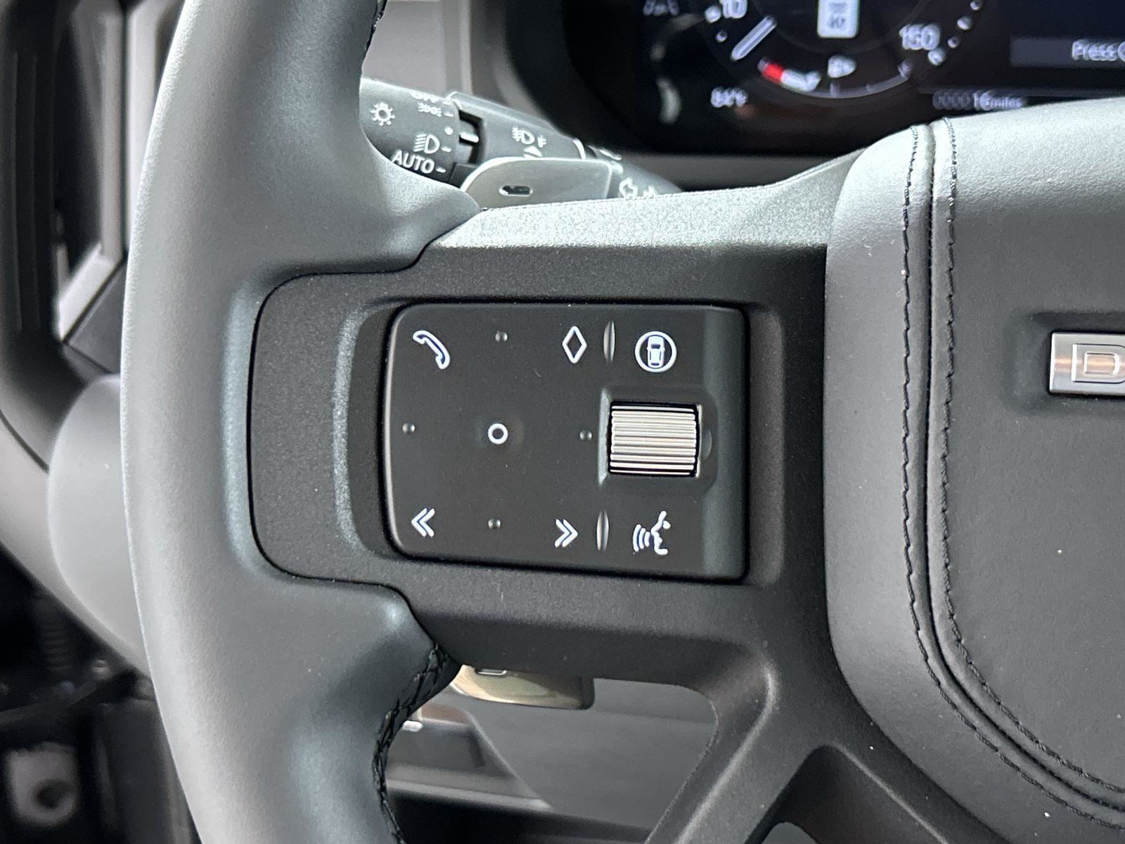 2025 Land Rover Defender 130 V8 photo 12