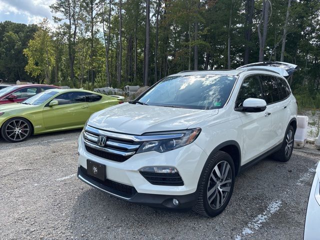 2016 Honda Pilot Touring photo 3