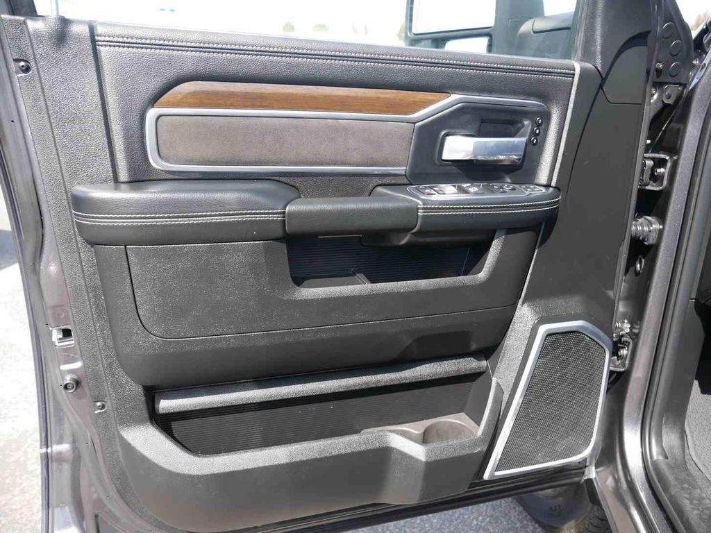 2024 Ram 3500 Laramie photo 23