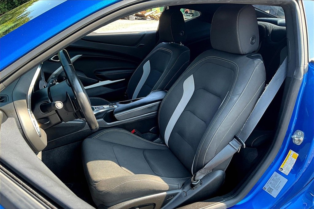 2018 Chevrolet Camaro 1LT photo 18