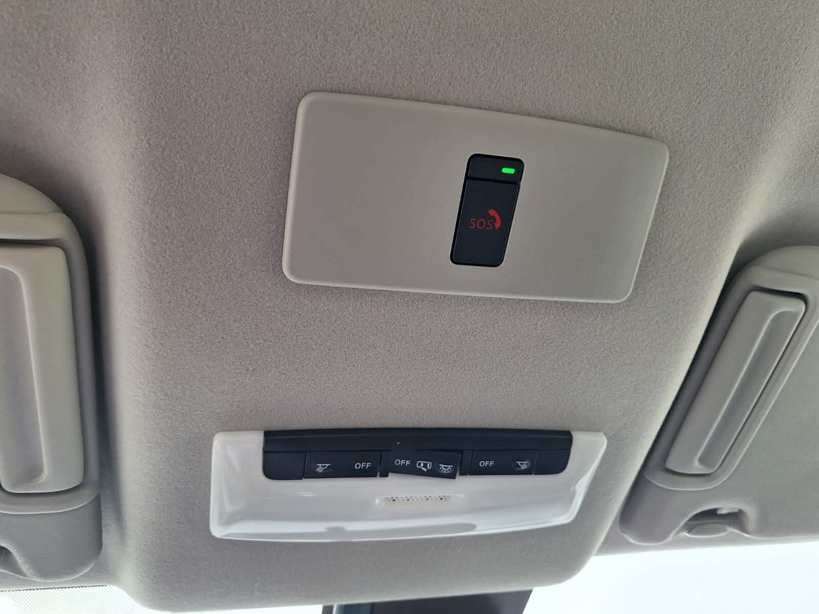 2025 Nissan Versa SR photo 18