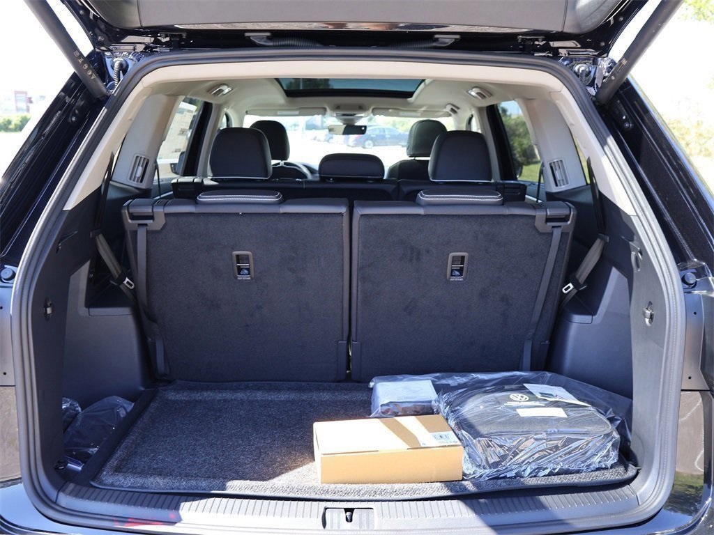 2025 Volkswagen Atlas SEL Premium R-Line photo 9