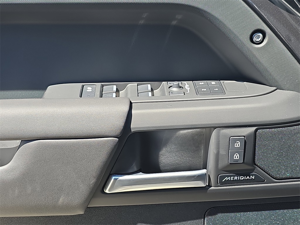 2025 Land Rover Defender 130 S photo 24