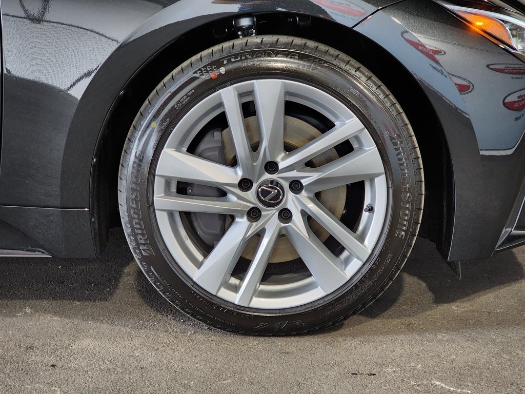 2025 Lexus IS 300 photo 4