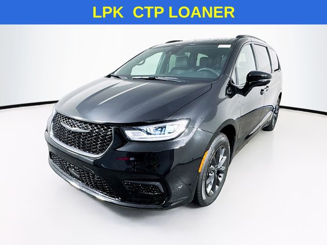 2025 Chrysler Pacifica photo 3