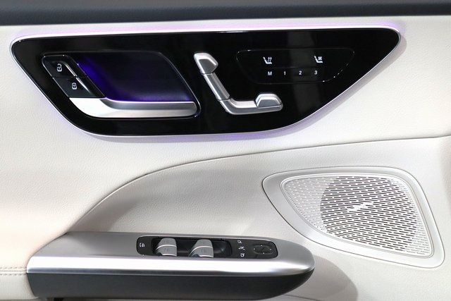 2025 Mercedes Benz C 300 4MATIC photo 2