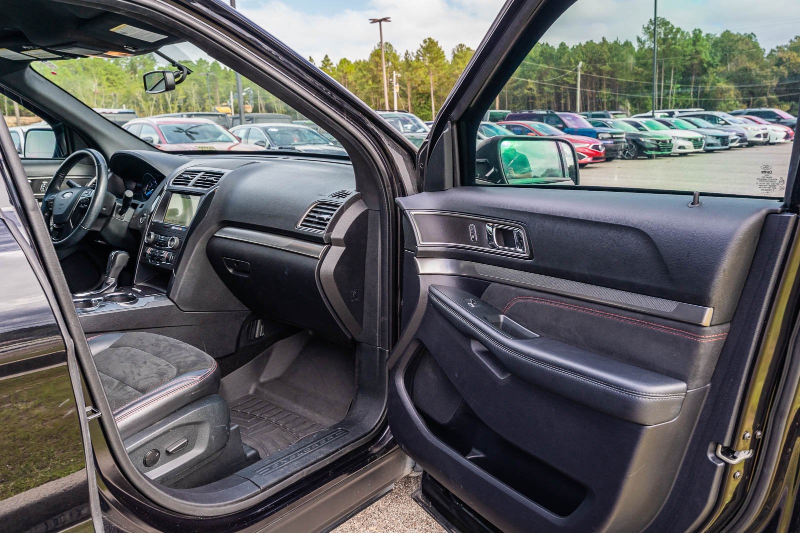 2019 Ford Explorer XLT photo 9