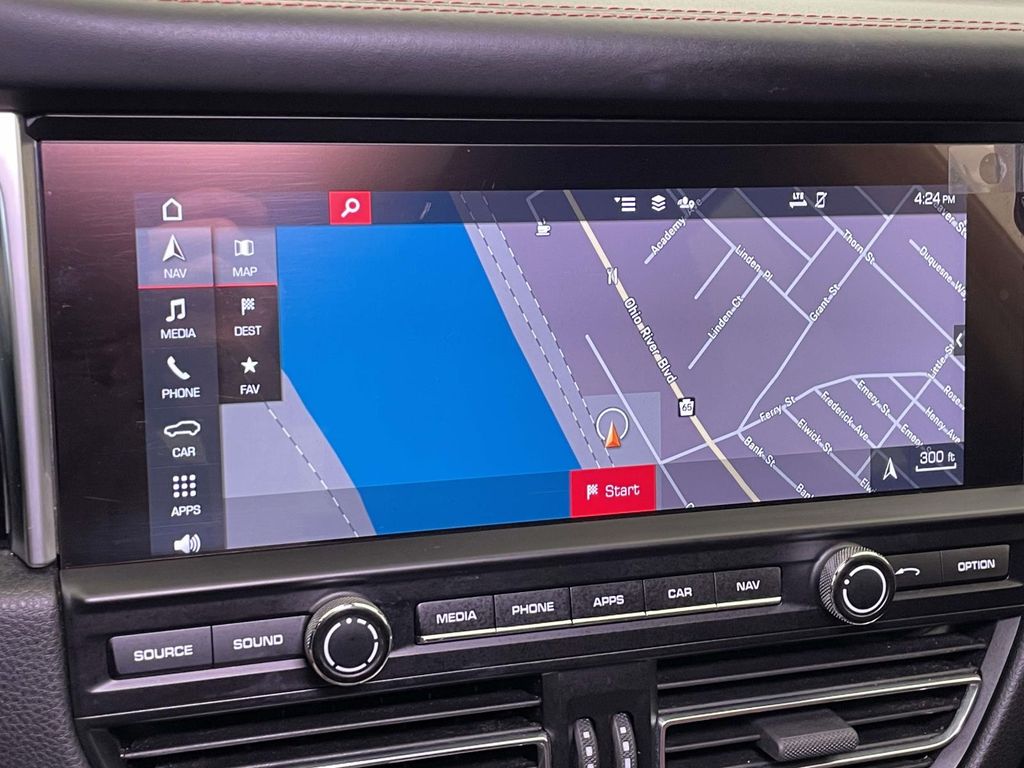 2020 Porsche Macan Base photo 27