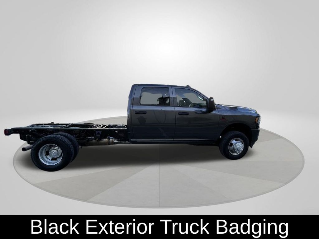 2023 Ram 3500 Tradesman photo 3