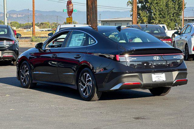 2026 Hyundai Sonata Hybrid Blue photo 6