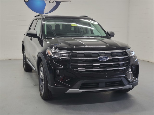 2025 Ford Explorer photo 2