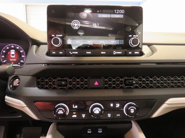 2025 Honda Accord LX photo 4