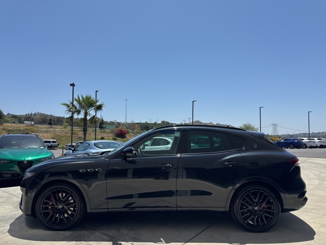 2021 Maserati Levante Base photo 4