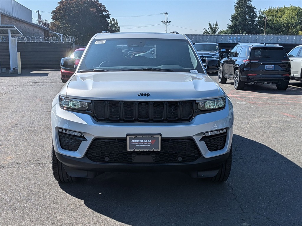2025 Jeep Grand Cherokee Limited photo 2