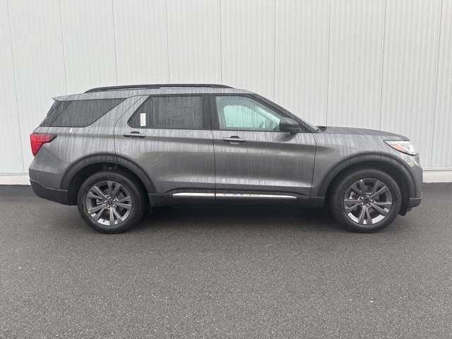 2025 Ford Explorer photo 3