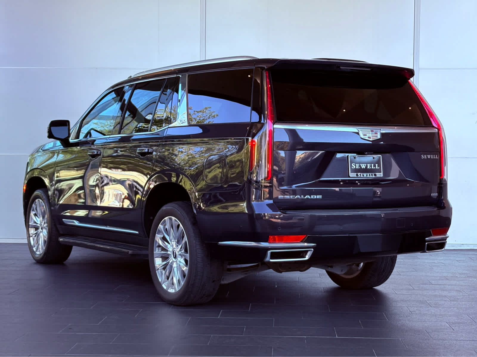 2023 Cadillac Escalade Premium Luxury photo 3