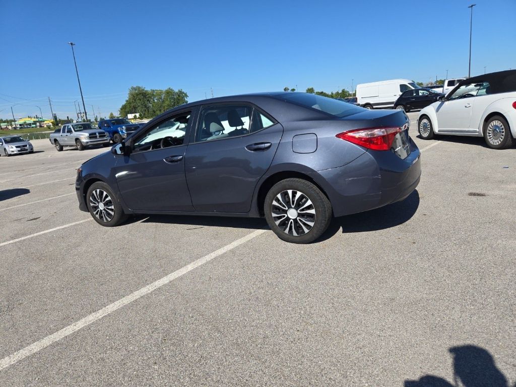 2019 Toyota Corolla LE photo 3