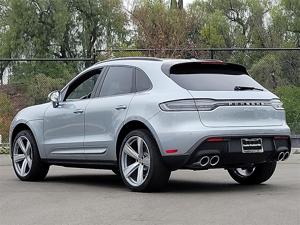 2024 Porsche Macan photo 3