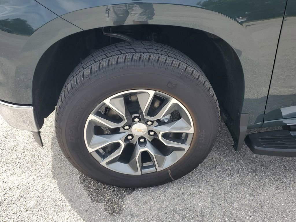 2025 Chevrolet Silverado 1500 LT photo 18