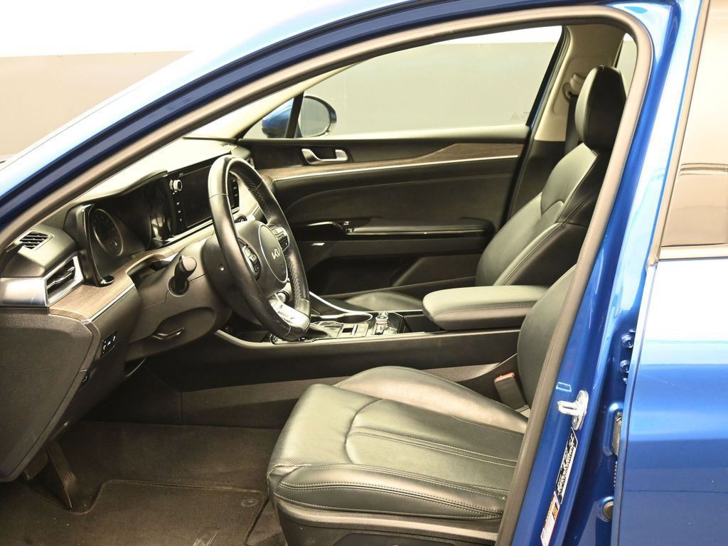 2022 Kia K5 EX photo 9