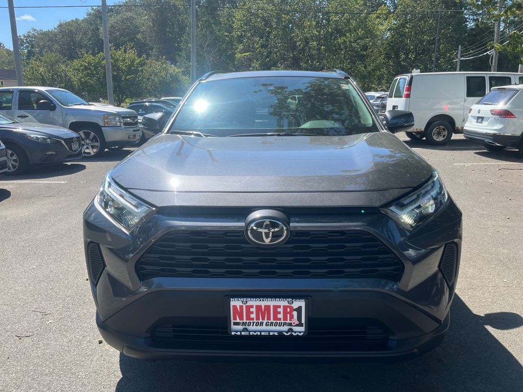 2024 Toyota RAV4 XLE photo 3