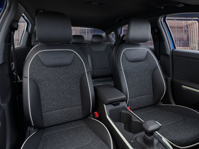 2025 Kia K4 GT-Line photo 15