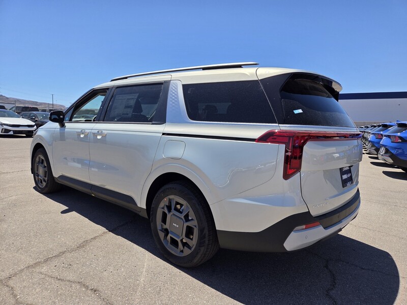 2026 Kia Carnival EX photo 3