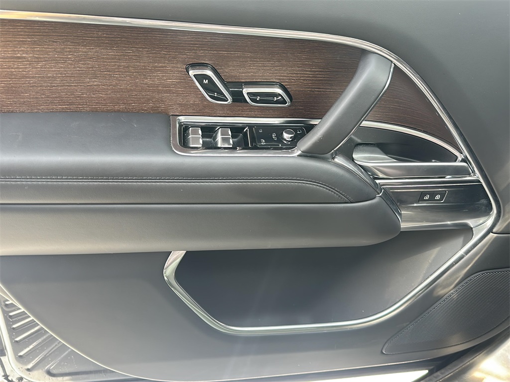 2024 Land Rover Range Rover SE photo 19