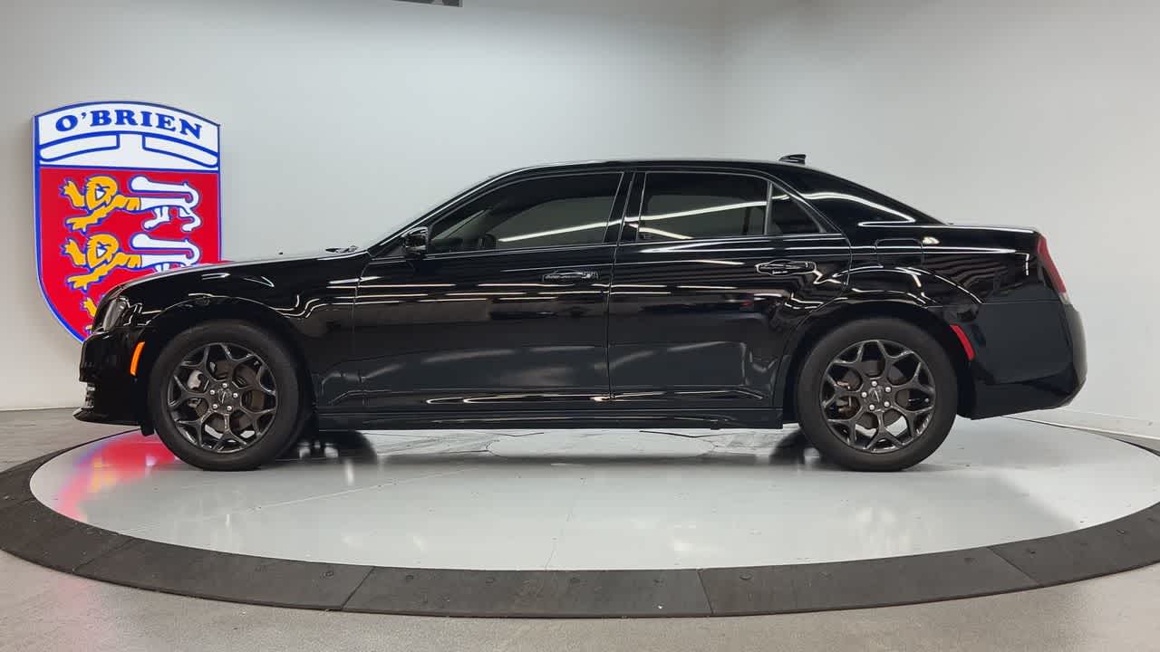 2022 Chrysler 300 Touring L photo 7