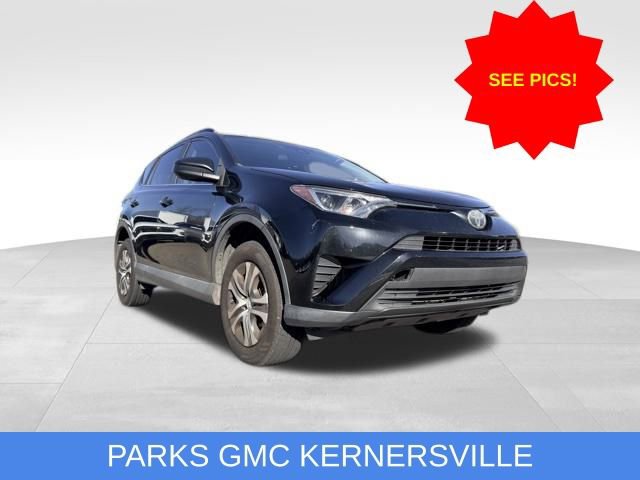 2017 Toyota RAV4 LE's photo