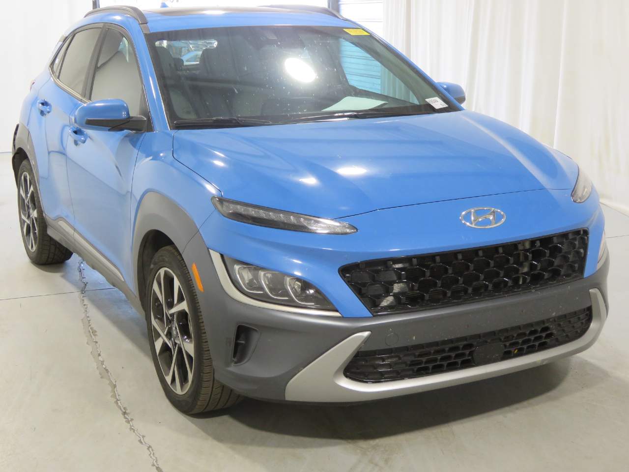 2022 Hyundai Kona Limited photo 3