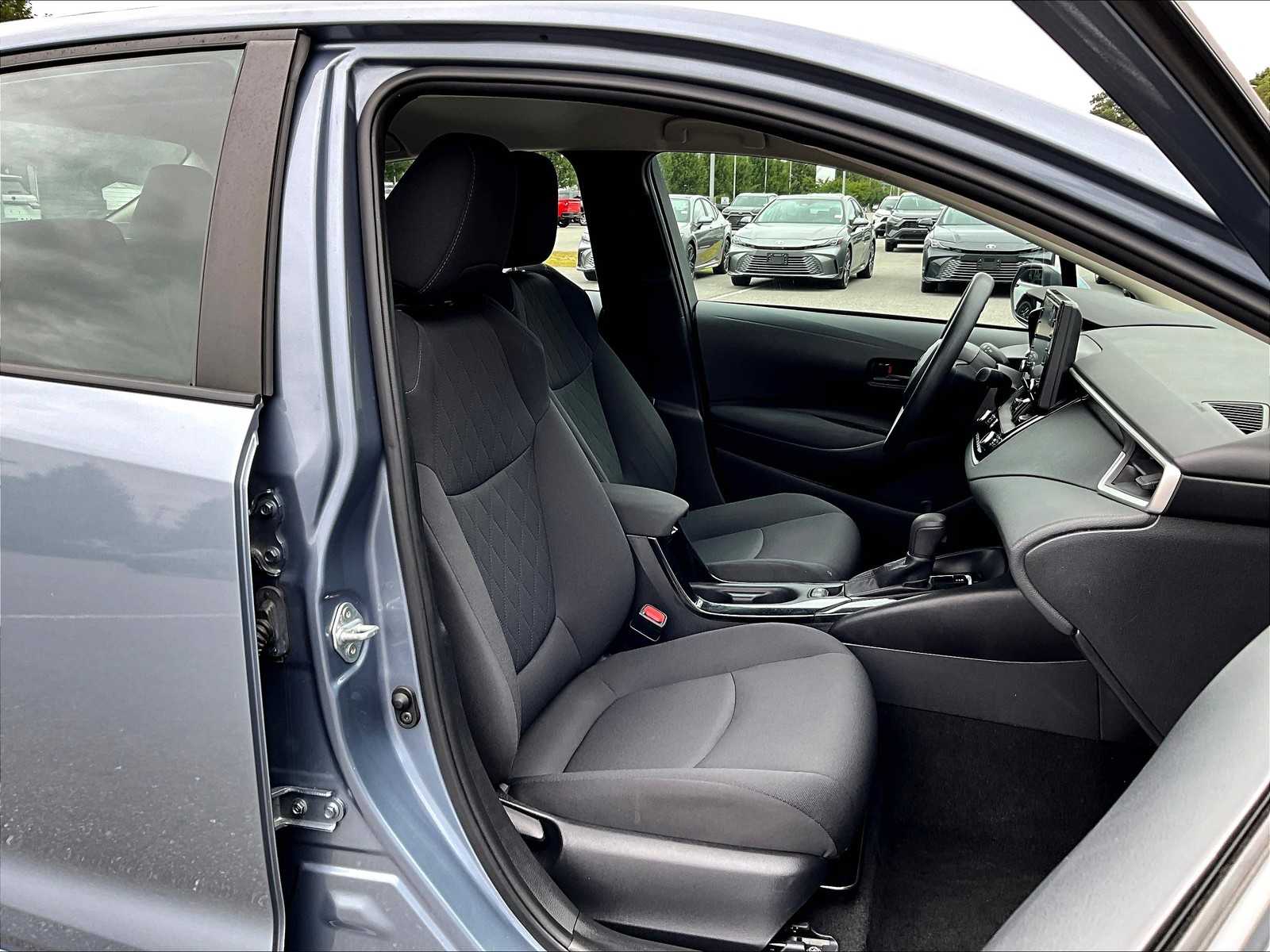 2022 Toyota Corolla LE photo 11