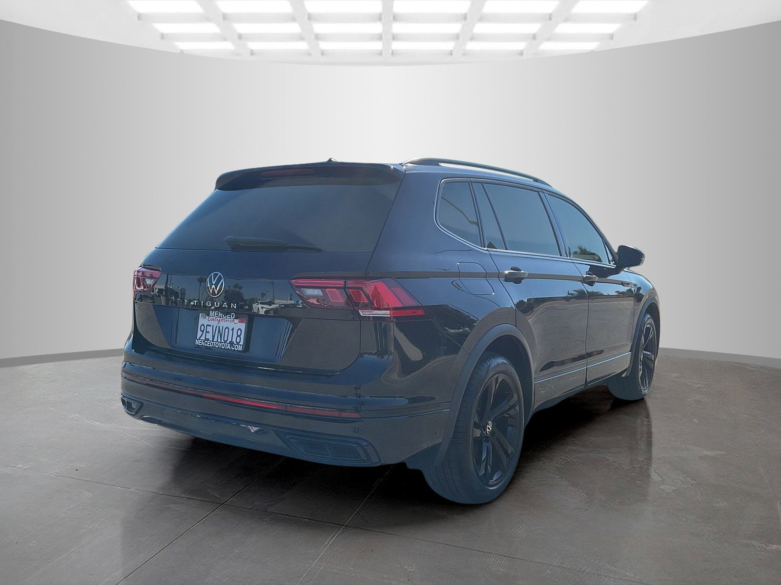 2023 Volkswagen Tiguan SE R-Line Black photo 3