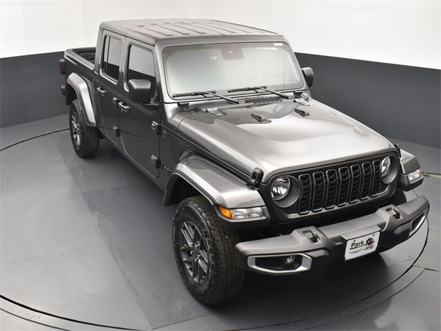 2025 Jeep Gladiator Sport S photo 13