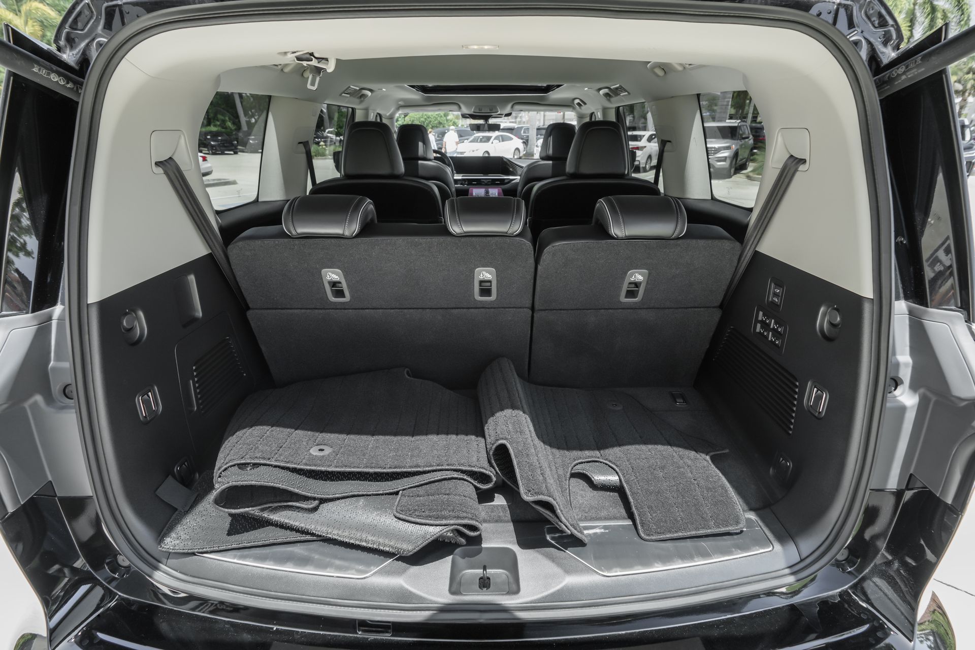 2025 Infiniti QX80 Luxe photo 35